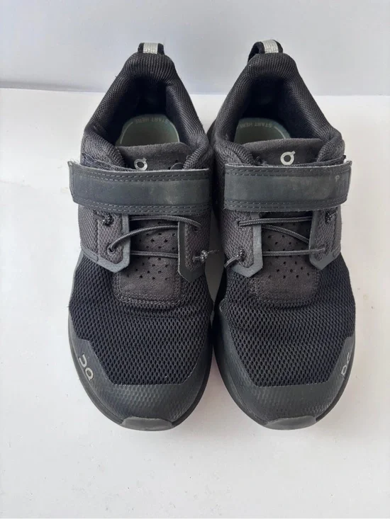 On Cloud Play Youth Slip On Triple Black Running Sneaker Shoes US Kids Size 12.5
