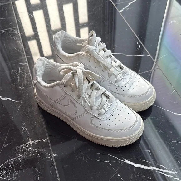 Nike Air White Boys Sz 4 Sneakers/Trainers