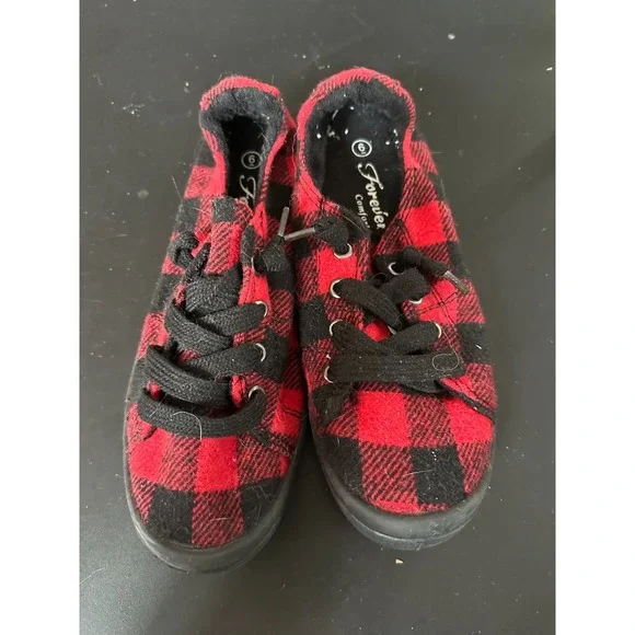 Forever Black‎ and Red Plaid Sneakers in 6 NWOB