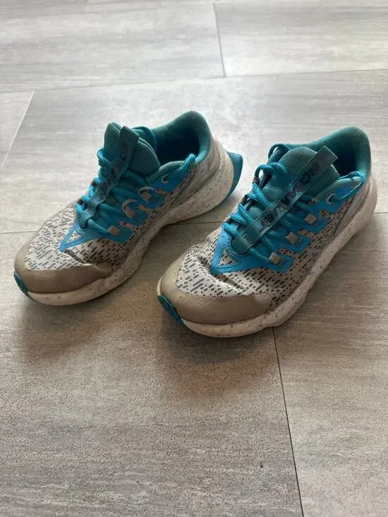 Under Armour Tin Petrol Blue Speckled Scramjet 5GS Size 5Y