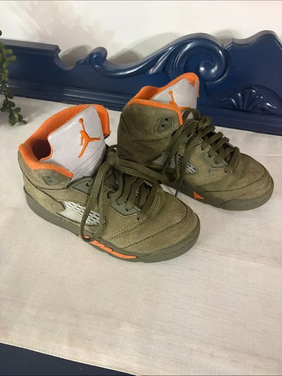 Jordan Kids Olive Green and Orange Air Jordan 5 Retro Sneakers SIZE 12C GUC