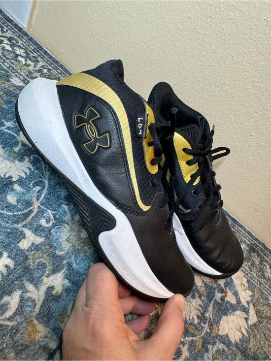 Under Armour Lockdown 7 Black and Gold Lace-Up Athletic Shoes 5.5Y