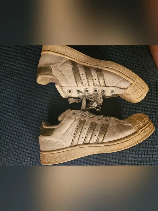 (2000) VTG Adidas Super Star White Sneakers with Silver Stripes Shell Toe 4.5