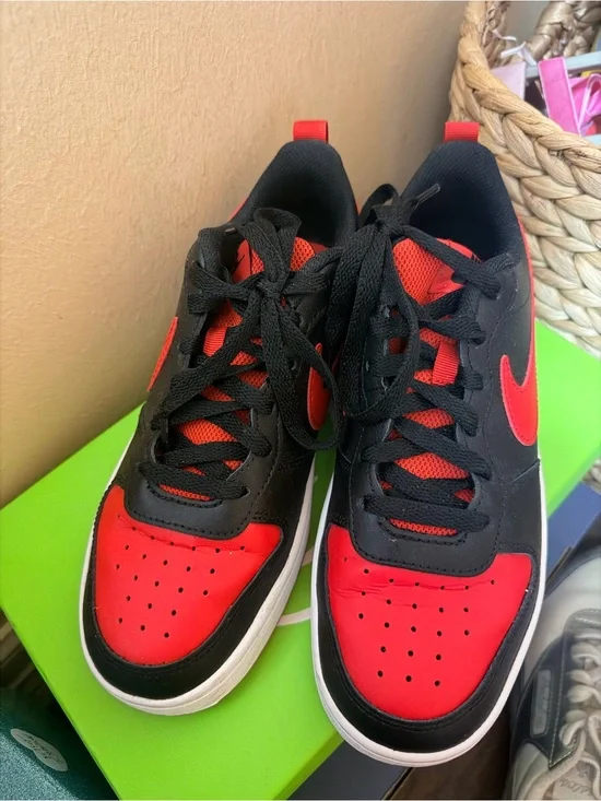 Kids 5.5 (women size 7) Nike Court Borough Low 2