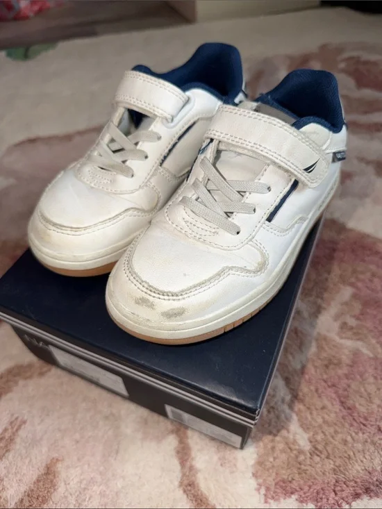 Nautica White and Navy Kids Velcro Tennis Sneaker, Play Shoes