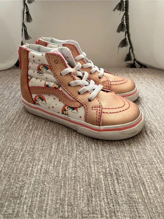 Kids Metallic Rose Gold High-Top Sneakers with Unicorn Print size 8T