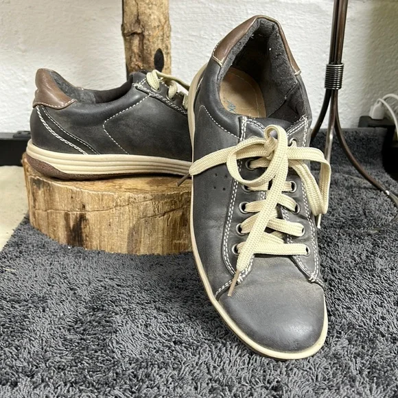 AXXIOM shoes for life gray and cream‎ color size 7