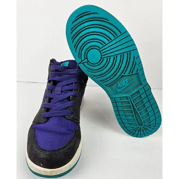 Air Jordan 1 mid grape sneakers. Size: 4.5Y