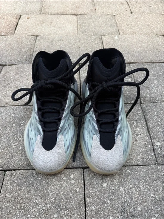 Yeezy QNTM basketball Sneakers