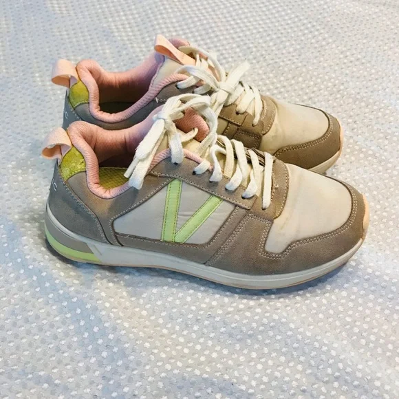 Vionic‎ sneakers