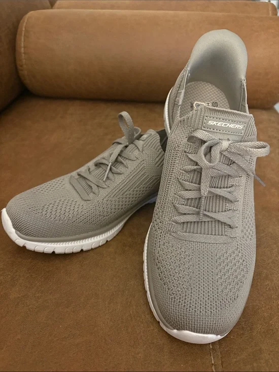 Skechers Swift Fit Virtue Slip-Ins Sneakers Taupe/Gray 9 EUC