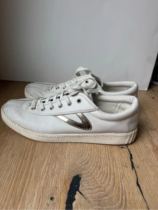 Reform Classic White Leather sneakers sz 10 women’s Price Firm!