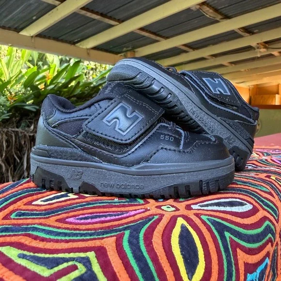 New Balance 550 Bungee Lace Top Strap Sneaker Toddler Size 6 Black IHB550BB Shoe