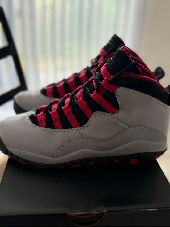 Jordan Air Jordan 10 Retro GS Wolf Grey/Black/Red Mid Top Sneakers US 5Y