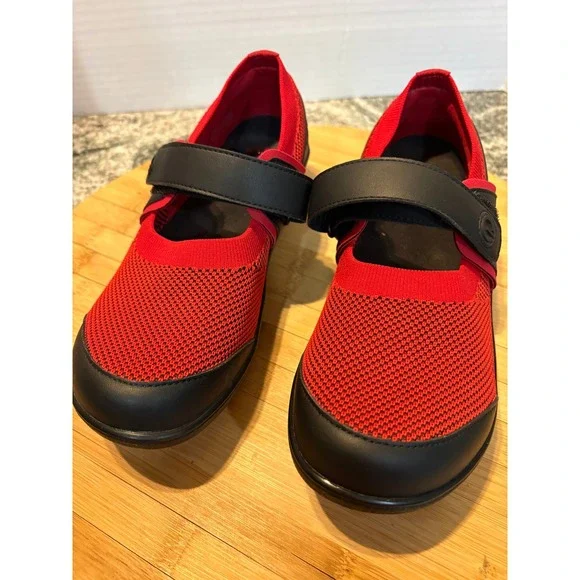 TRAQ by Alegria Red Knit Mary Jane Comfort Shoes Women's Adjustable‎ Strap