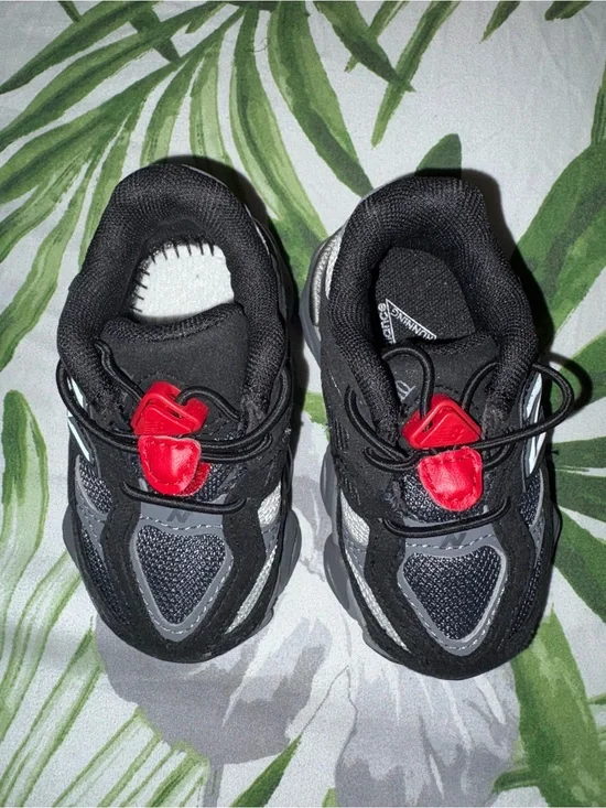 Kids Black and Red Athletic Sneakers one side sole is missing