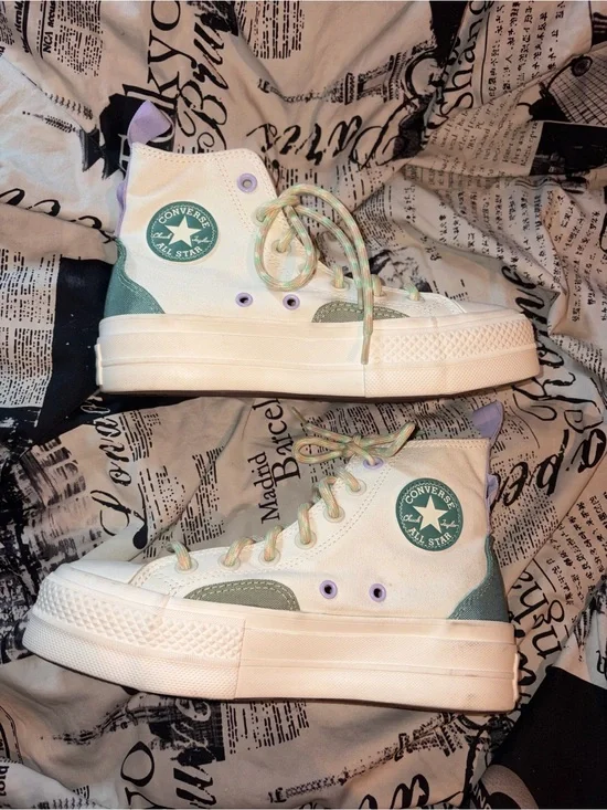NIBConverse Chuck Taylor High Platform Sneakers Color Block Overlay (Women’s 5.5