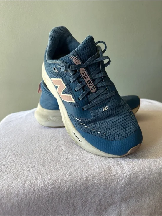 Girls New Balance fresh foam 625