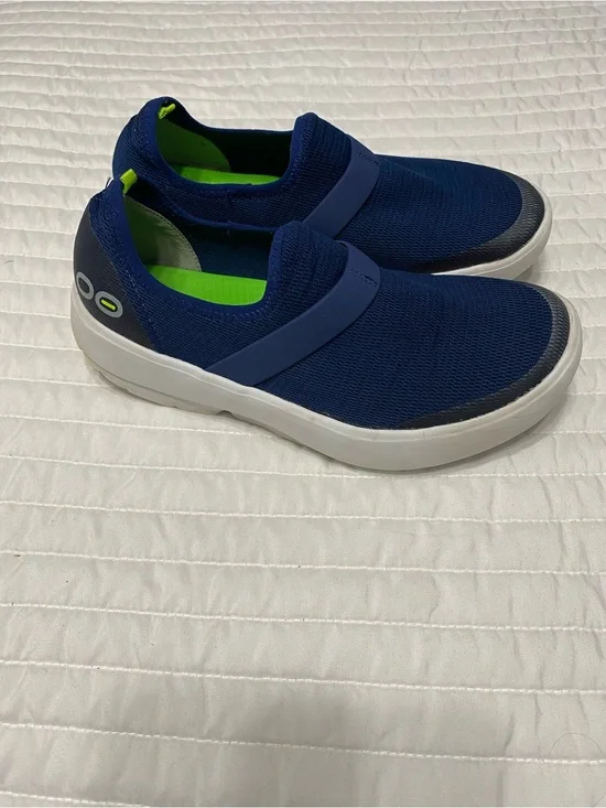 OOFOS OOmg Low Mesh Slip On Navy Blue Sneakers Women’s Size 9
