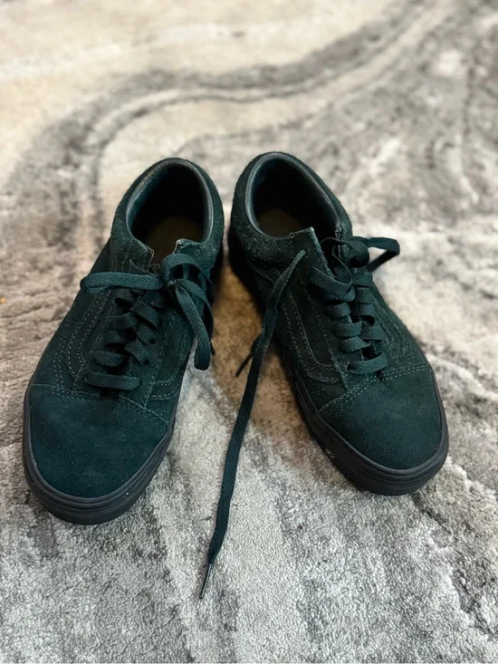 Vans Kids Suede Low-Top Sneakers in Dark Green