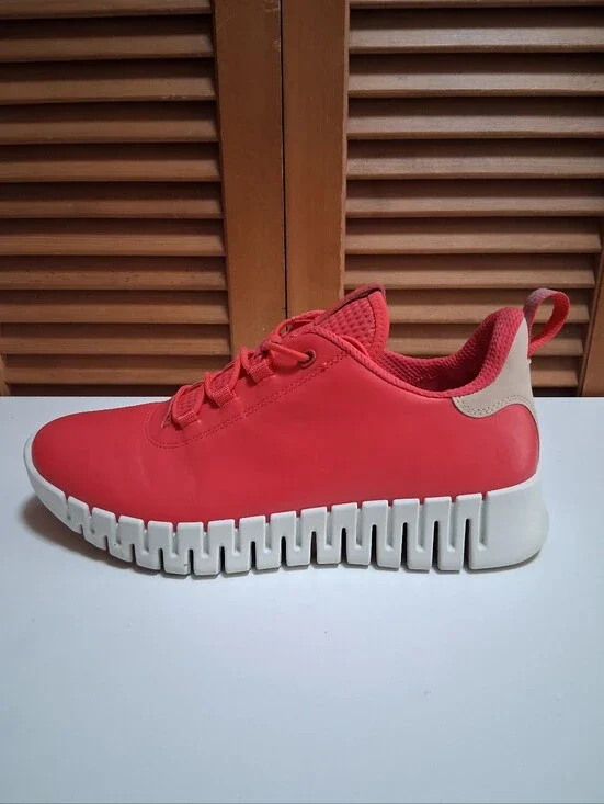 ECCO Women’s Gruuv W Sneaker Size EU 41, US 10- 10.5