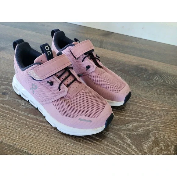 On Cloud play Kids Running Shoes Pink Navy White Size US 1 Youth #2