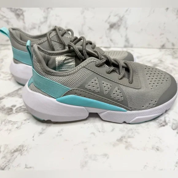 Kids Gray and Blue Athletic Shoes Cat & Jack size 2