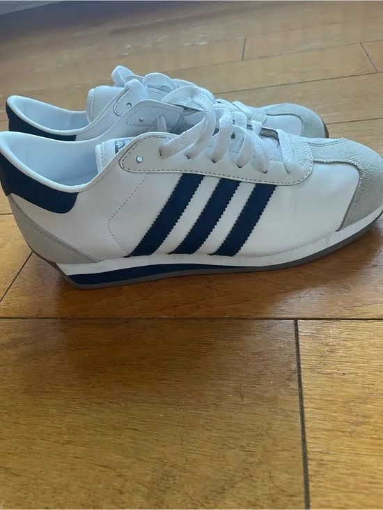 adidas White Sneakers with Navy Three-Stripes M 5.5/W6.5