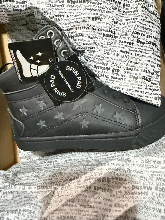 New Pastry Pop Tart Star Girl's Size 1 Sneaker in Black Hip Hop Dance