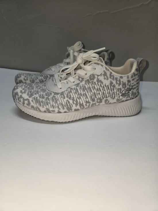 Skechers Women's Light Gray and White Knit Lace-Up Sneakers