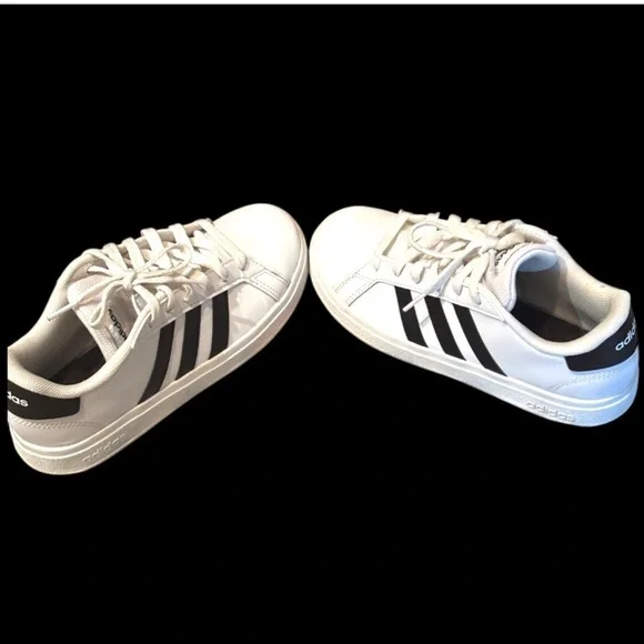 Adidas Tennis Shoes 3 Like New