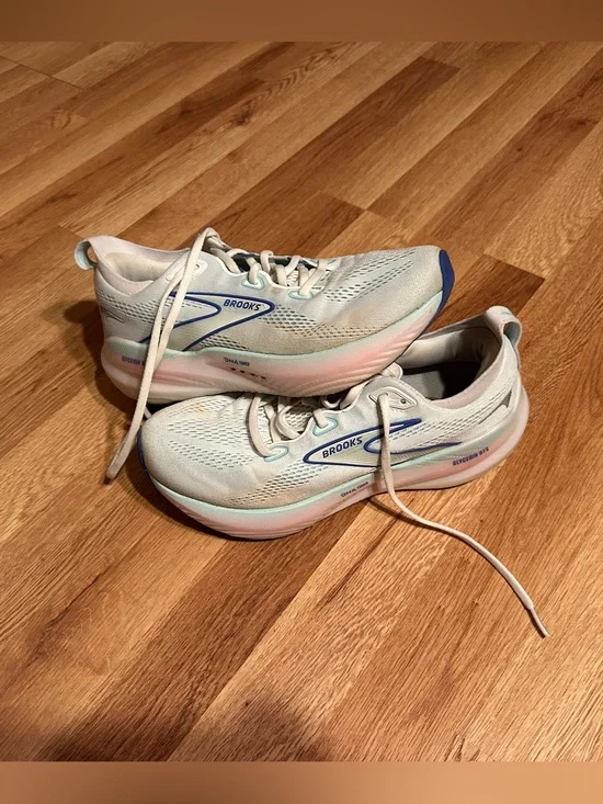 Brooks White Running Sneakers Size 9