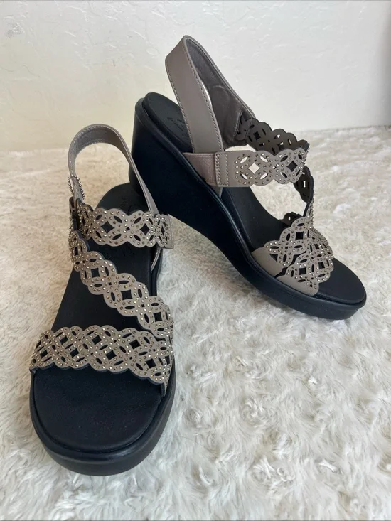 Cali Skechers Rumble On Sassy Dayz Wedge Sandal Gold Rhinestone Size 9