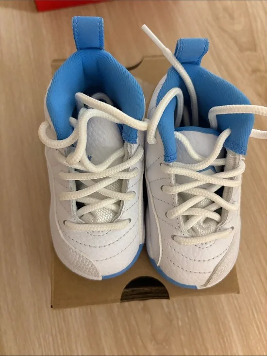 Kids White and Light Blue Athletic Sneakers - Brand Unspecified