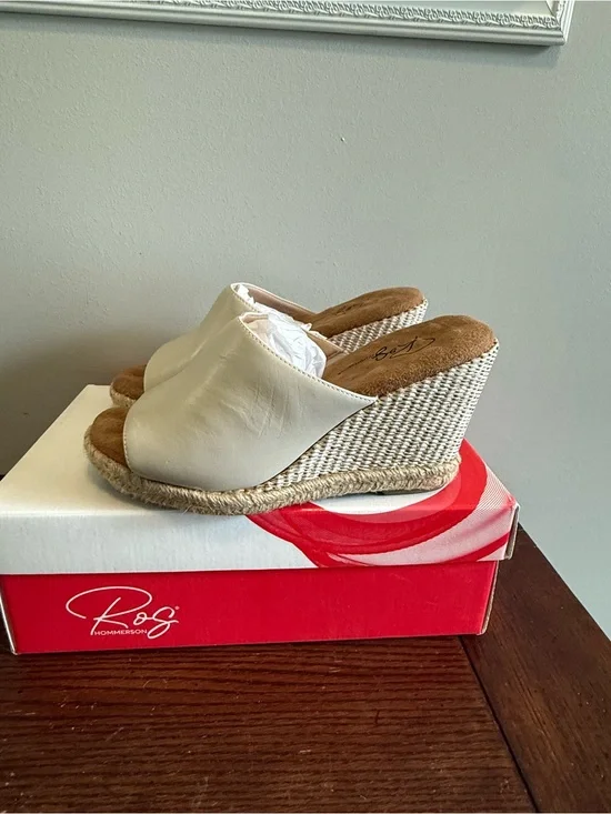 Ros Hommerson Cream Wedge Espadrille Mules 8 WW double wide
