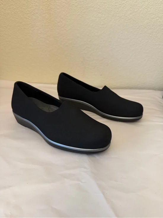 SAS Black Slip-On Wedge Loafers Sz 8W tri pad comfort