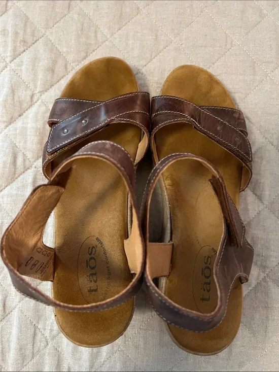 Taos Footwear Brown Leather Strappy Women's Sandals