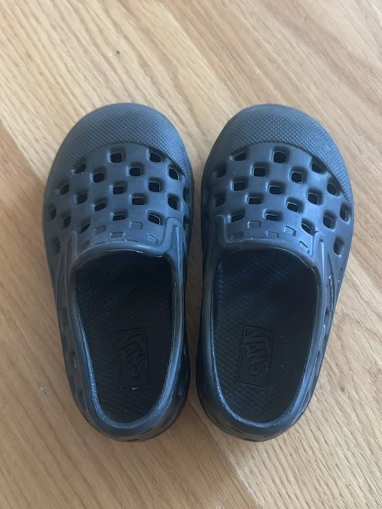 Vans Kids Black Slip-On water shoes