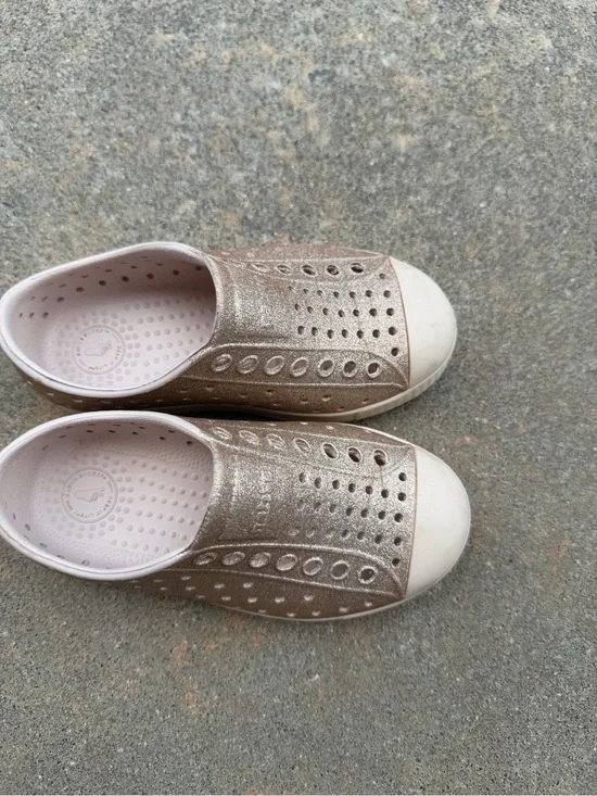 Native Kids Metallic Rose Water Shoes with White Toe Caps