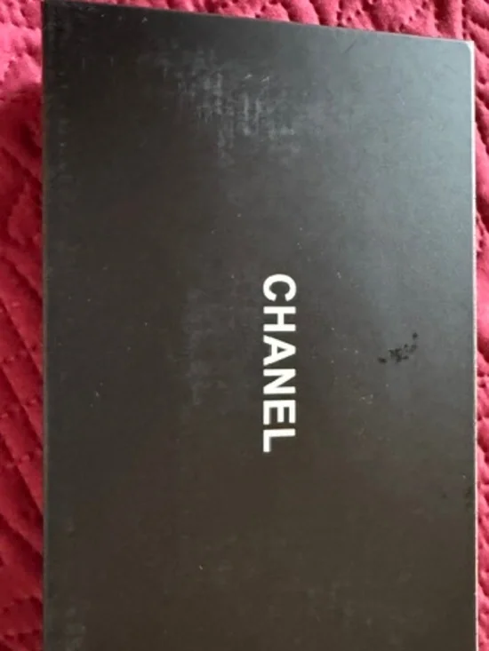 Chanel black/white box empty