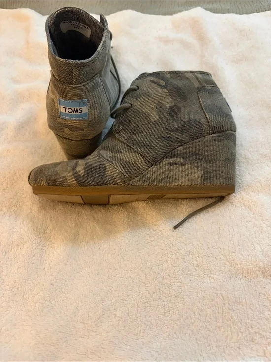 TOMS Camouflage Hidden Wedge Ankle Booties - Olive Camo