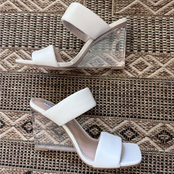 STEVE MADDEN Isa Wedge Sandal Clear Lucite Heel Cream Size 8.5 *LIKE NEW*