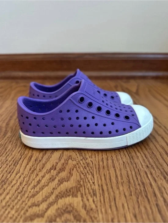 Native Slip On Shoes Girls Size 6 Purple