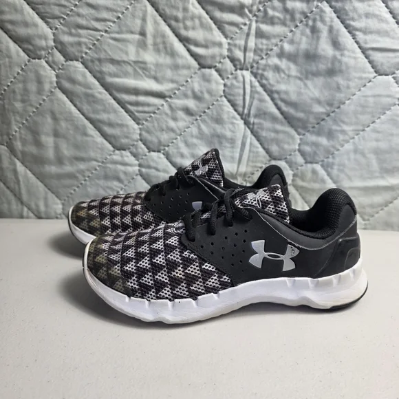 Under Armour kids' athletic sneakers in black and white. Size 3.5Y