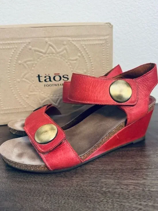 Taos Red Leather Wedge Sandals 10