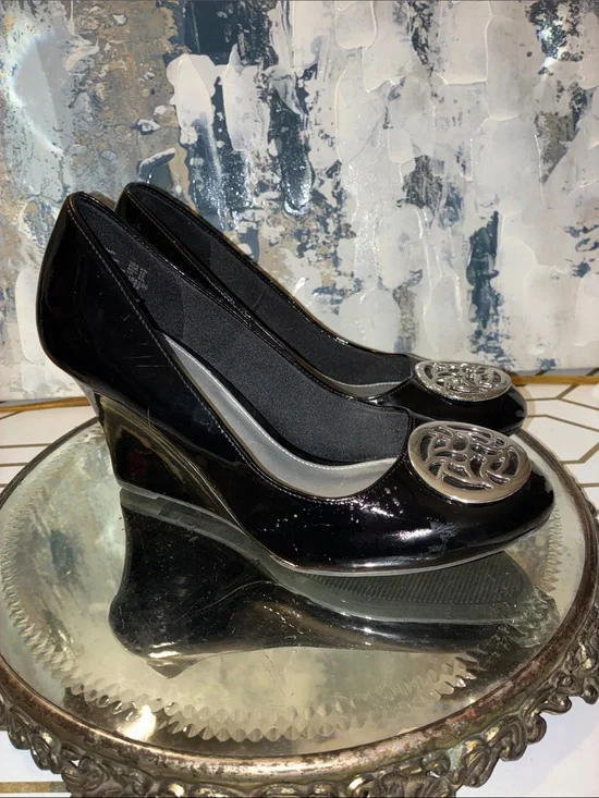 Genuine Fioni Black Patent Wedge Pumps with Silver Medallion Size 6.5
