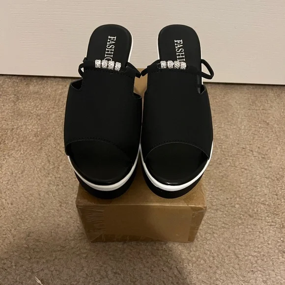 NWOT Women’s Black Wedge Sandals