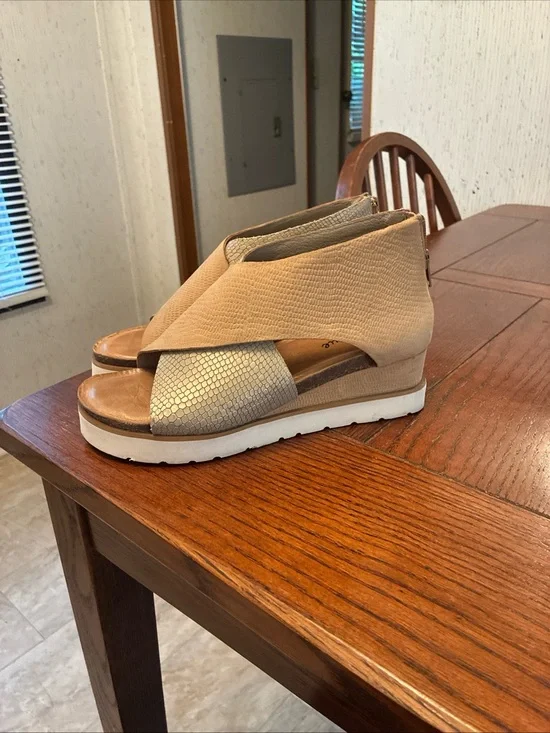 Diba True Gang Way Wedge Sandals Women’s 7M Criss Cross Strap Heel Zip