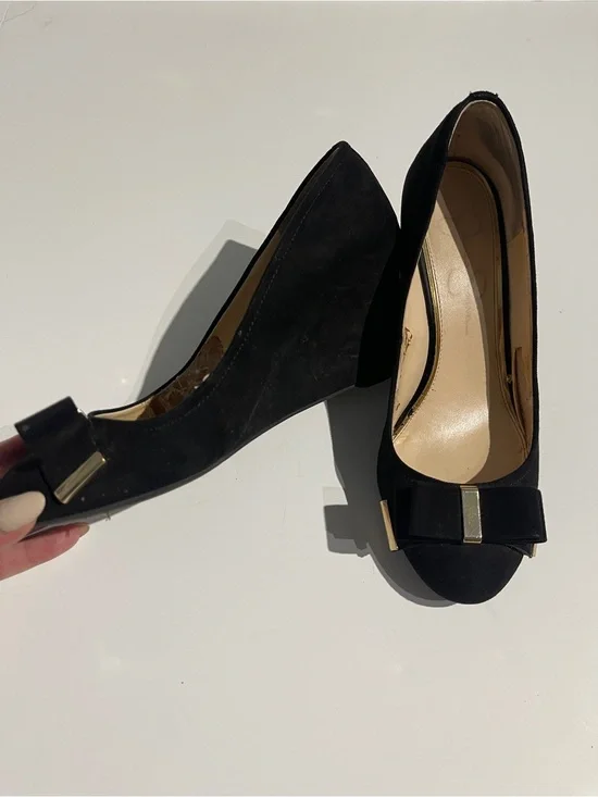 Jessica Simpson Black Suede Bow Wedge Pumps