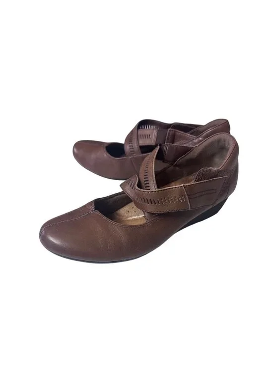 Rockport Cobb Hill Collection brown wedge Janet cross strap wedge pump size 7